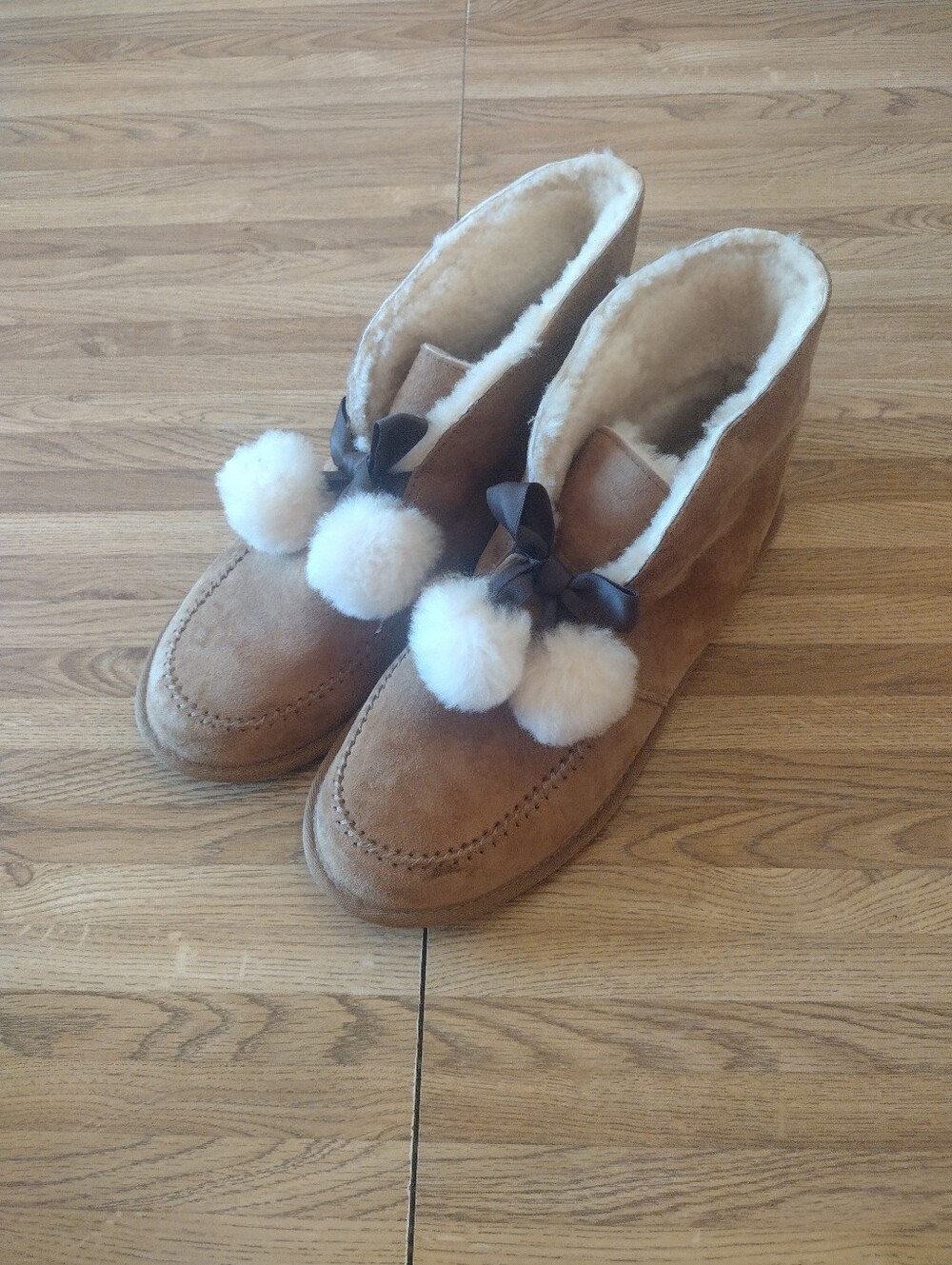 Women's UGG Australia Kallen 1017541 Tan Sheepskin Pom-pom Slippers